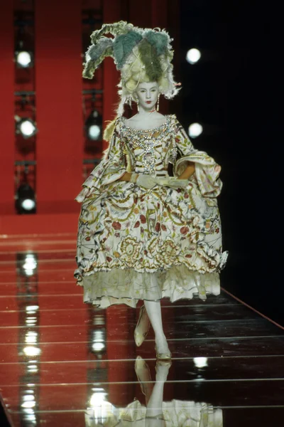 Look 24